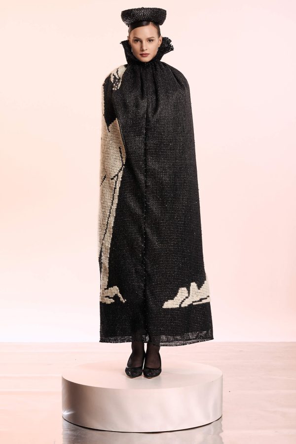 54% viscose 23% polyester 23% polymetal; 54% polyester 46% cotton lining; The embroidery is made of 100% wool thread