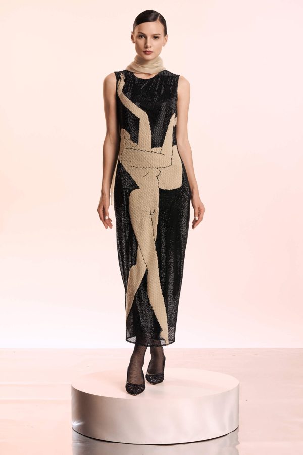 Showered in tonal beads, this dress is a sophisticated choice for your next event. Made from a net fabric to hug your curves, it has a collar neckline and a slit at the back for a comfortable wear. It is lined with black natural silk satin and the hand enmbroidered beige silhouette provides even more refinement to the product.