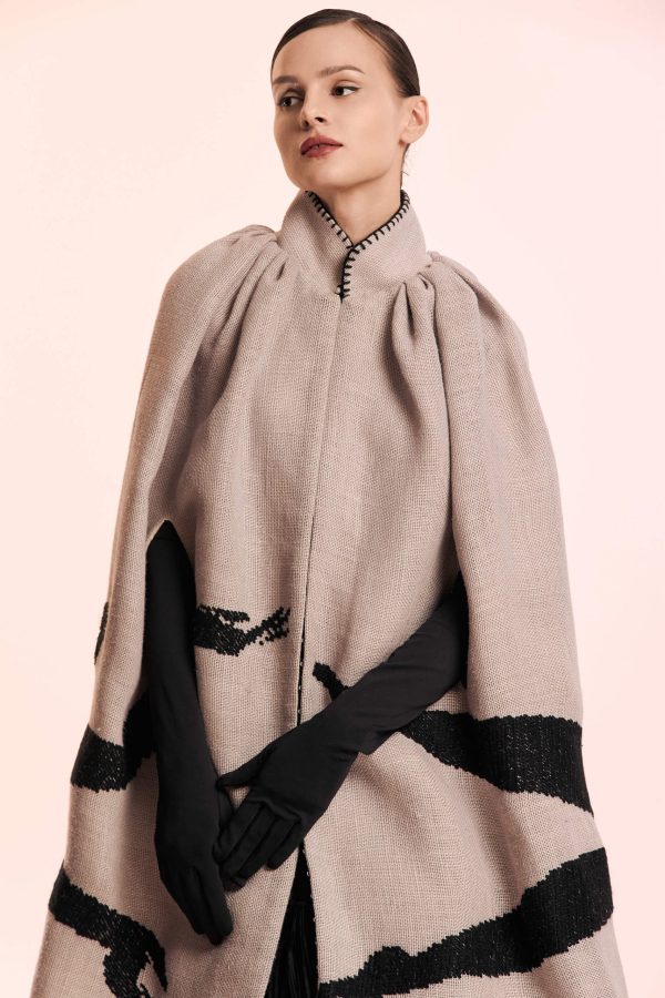 100% hemp; 100% viscose lining; The embroidery is made of 100% wool thread