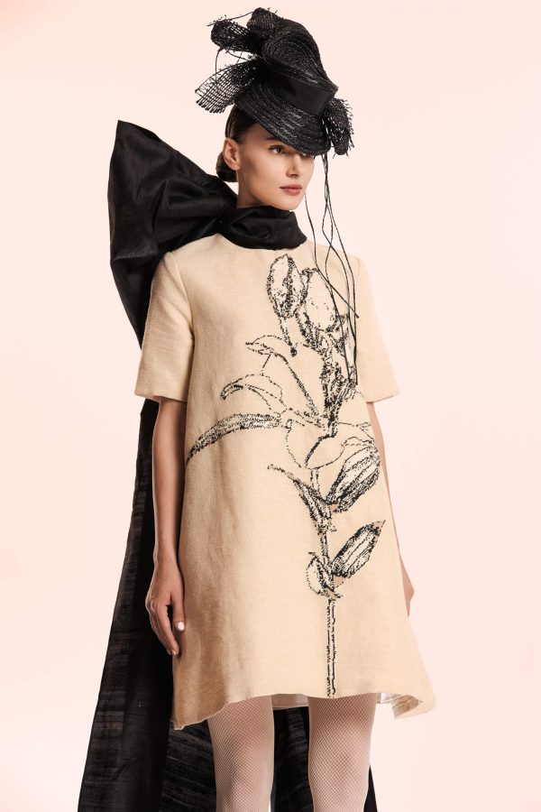 70% hemp 30% cotton; 100% viscose lining; The embroidery is made of 100% wool thread