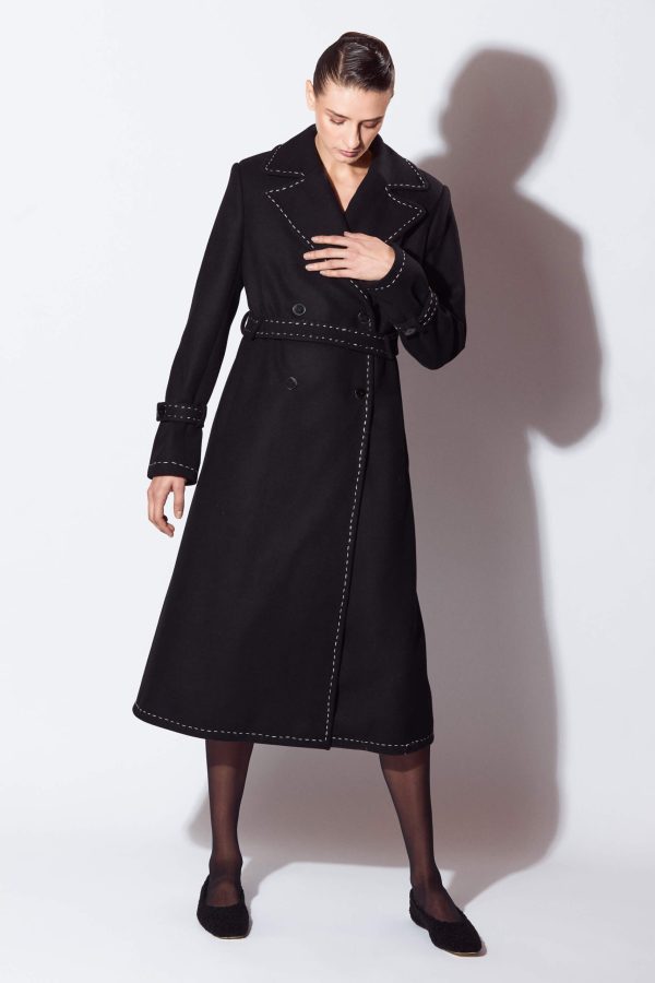 Itโs a standard fit straight slightly A-lined lined coat. It's outlined by tonal chain stitches. Set-in long sleeve features two seams and a stitched pin tuck at the front seam.