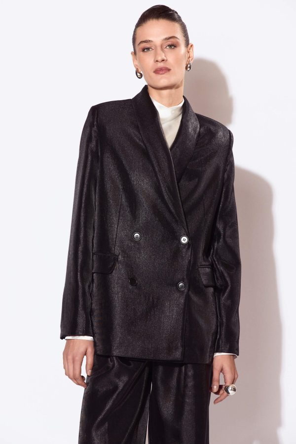 This blazer has a slightly loose fit emphasized by padded shoulders, which create structure and a boxy look. It's tailored from a shimmering fabric in a double-breasted design.
