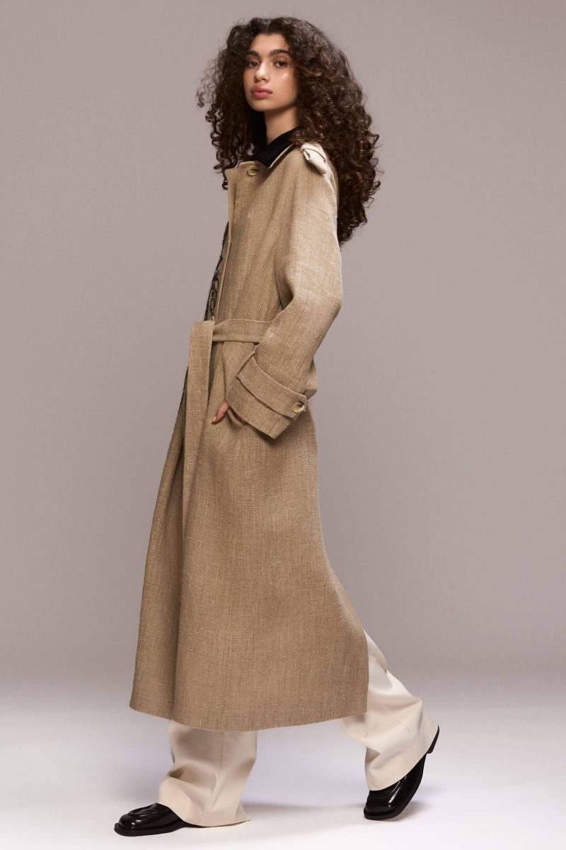 100 % linen; 100% viscose lining; The embroidery is made of 100% wool thread