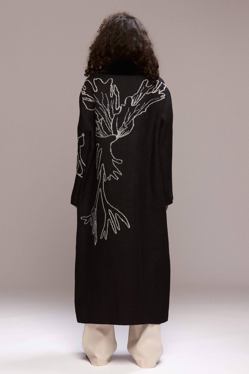 model is 1,78 and wears size 38