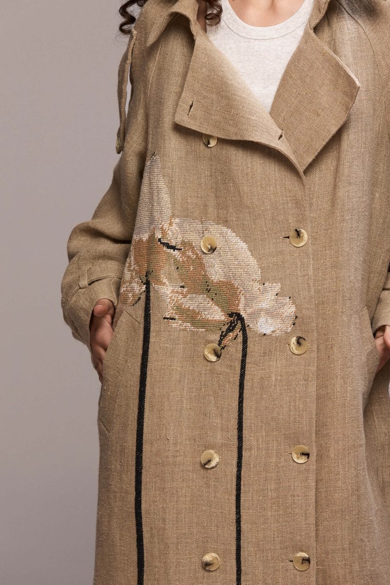 model is 1,78 and wears size 38