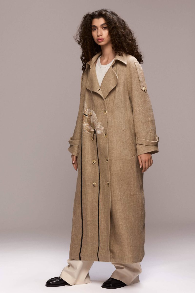 100 % linen; 100% viscose lining; The embroidery is made of 100% wool thread