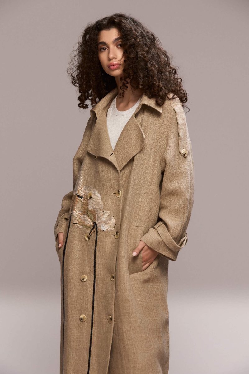 100 % linen; 100% viscose lining; The embroidery is made of 100% wool thread