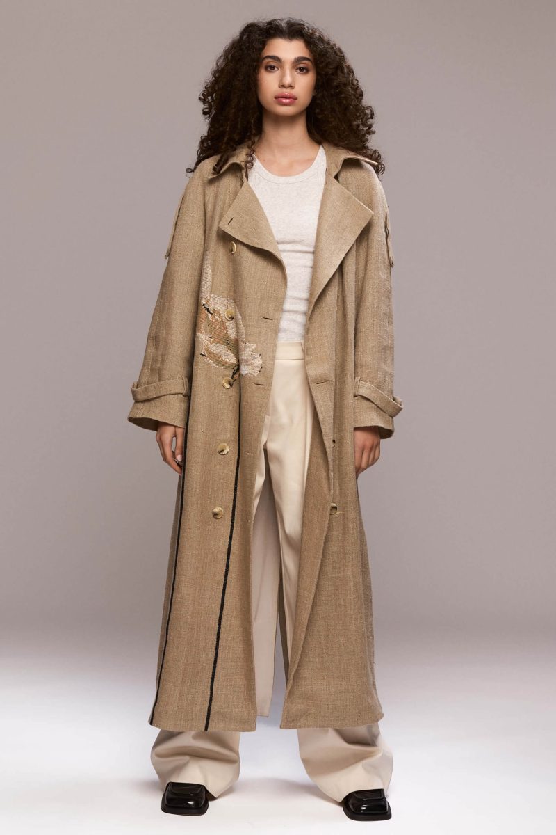 100 % linen; 100% viscose lining; The embroidery is made of 100% wool thread