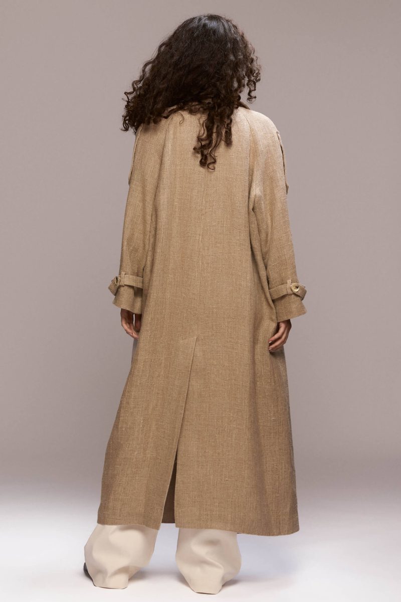 model is 1,78 and wears size 38