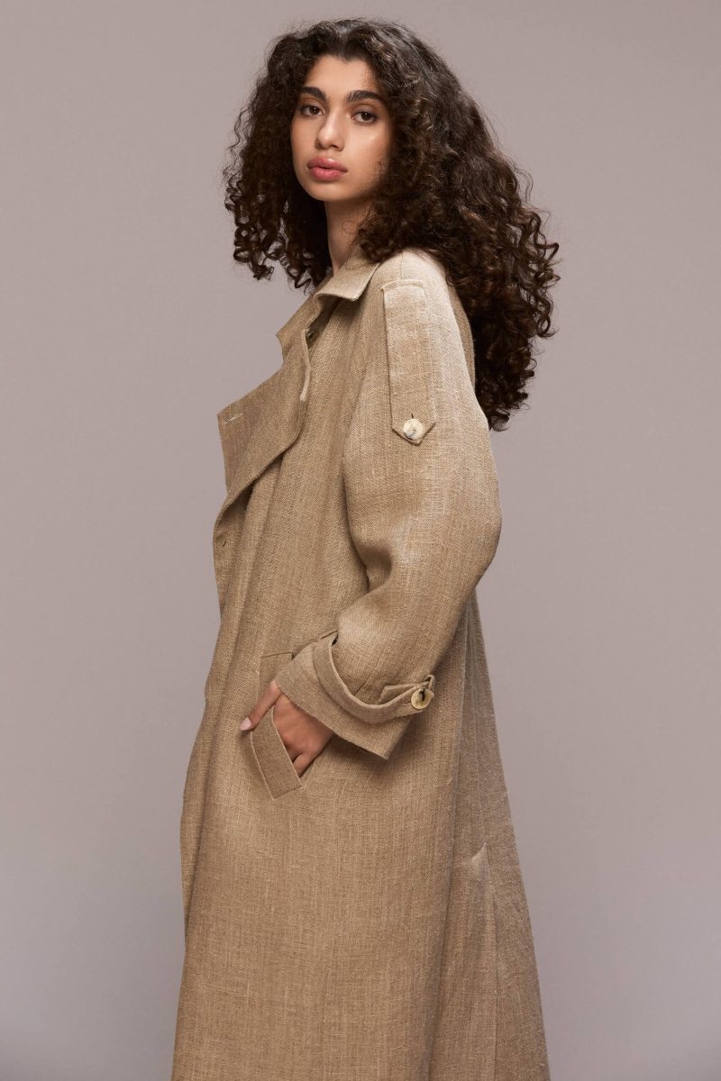 100 % linen; 100% viscose lining; The embroidery is made of 100% wool thread