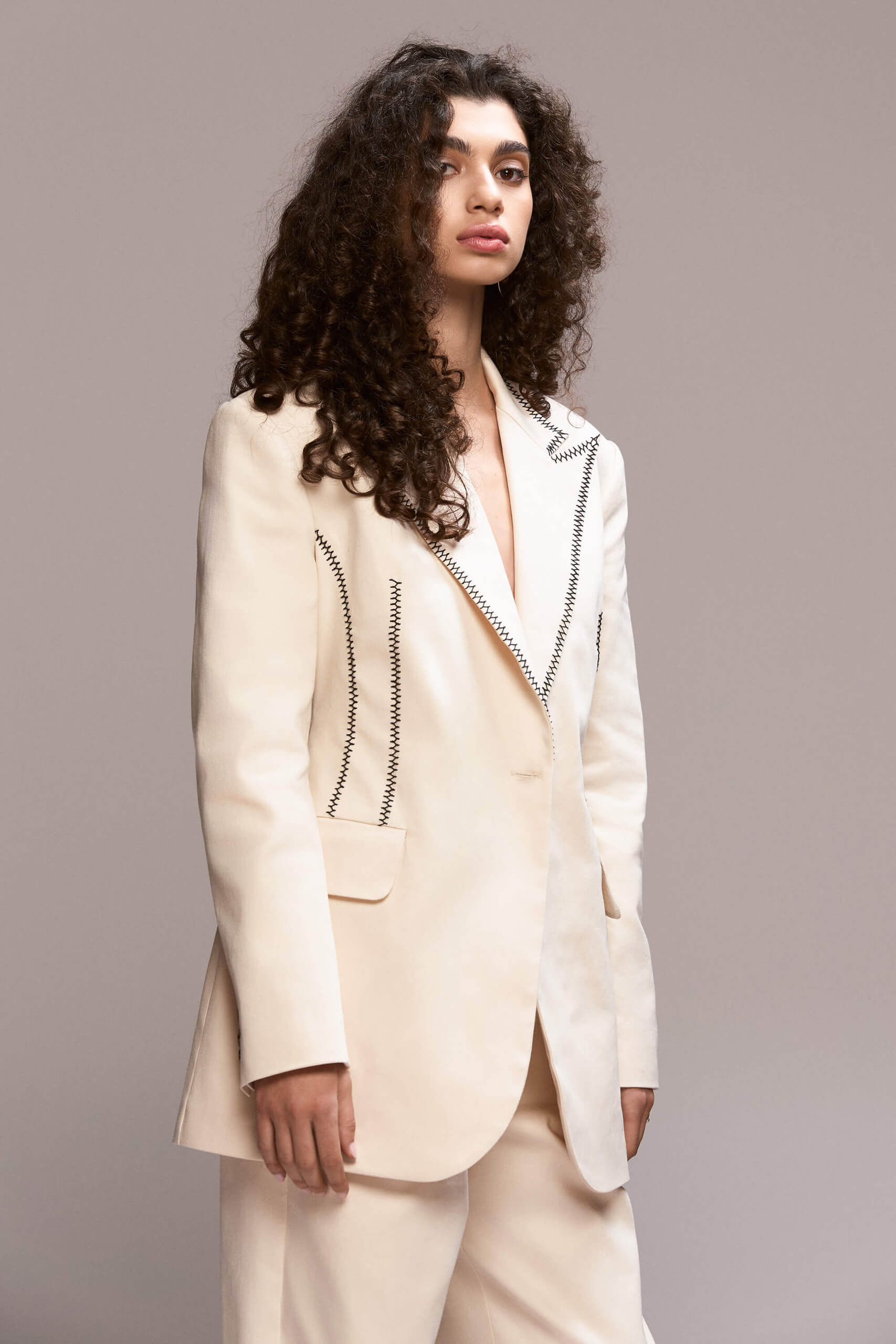 model is 1,78 and wears size 38