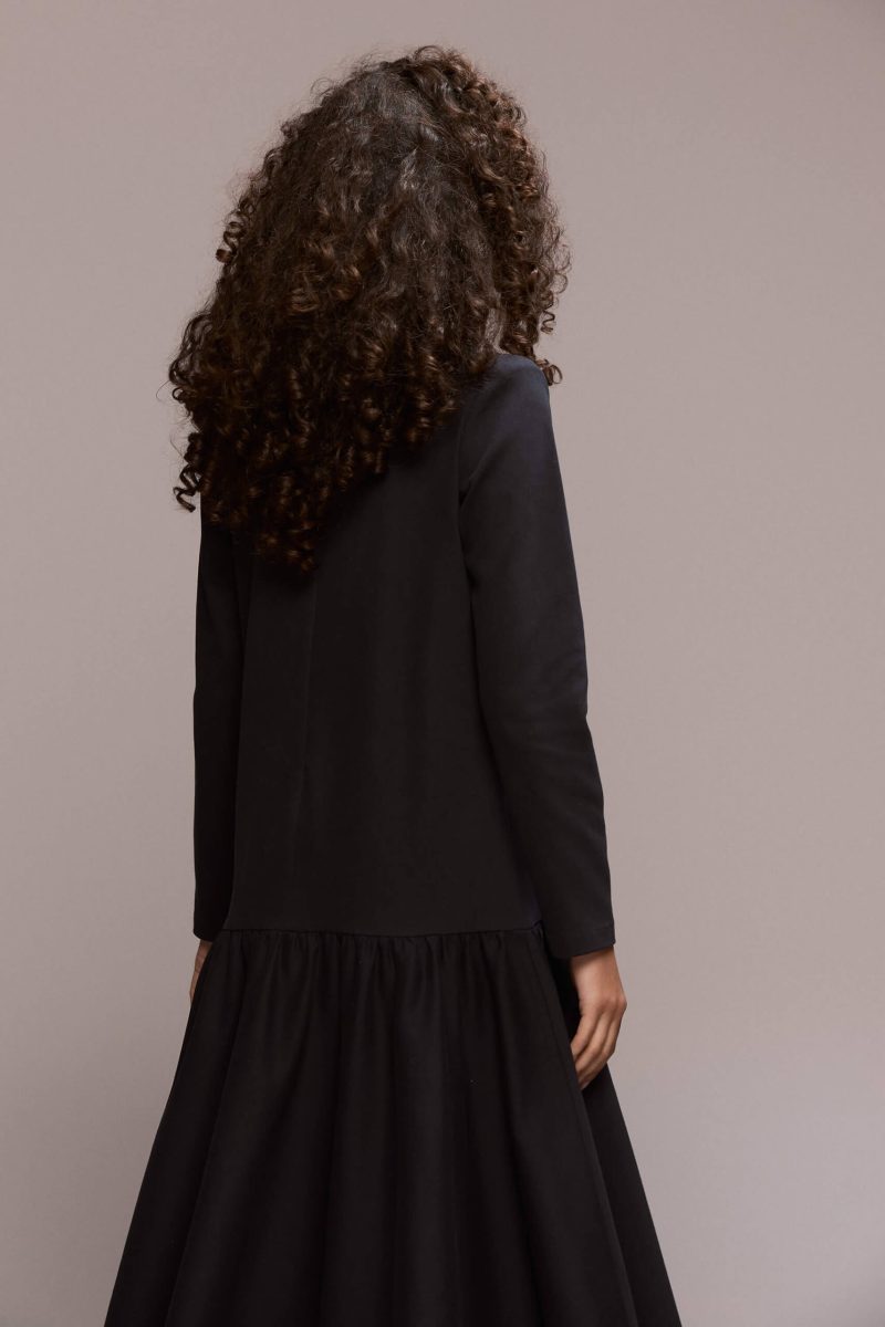 Effortless day-to-night dressing with this long-sleeve black dress which offers a sophisticated silhouette with a comfortable and relaxed fit. With high neck lining, the loose-fitting skirt offers a graceful movement.