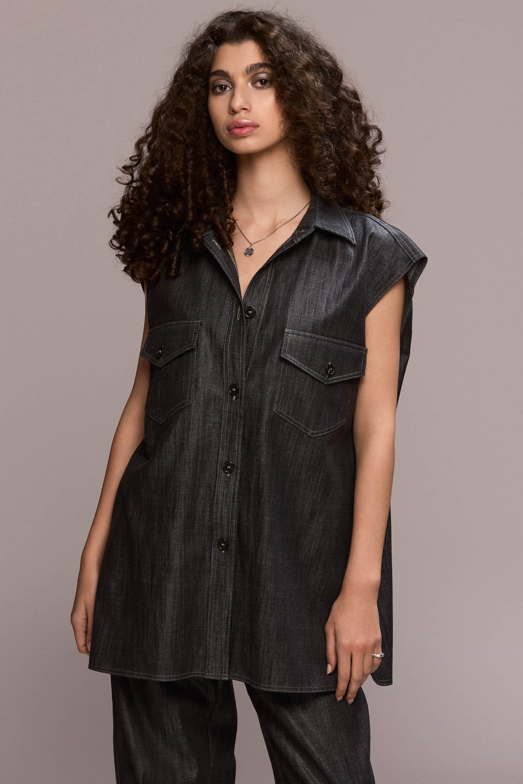 model is 1,78 and wears size 38