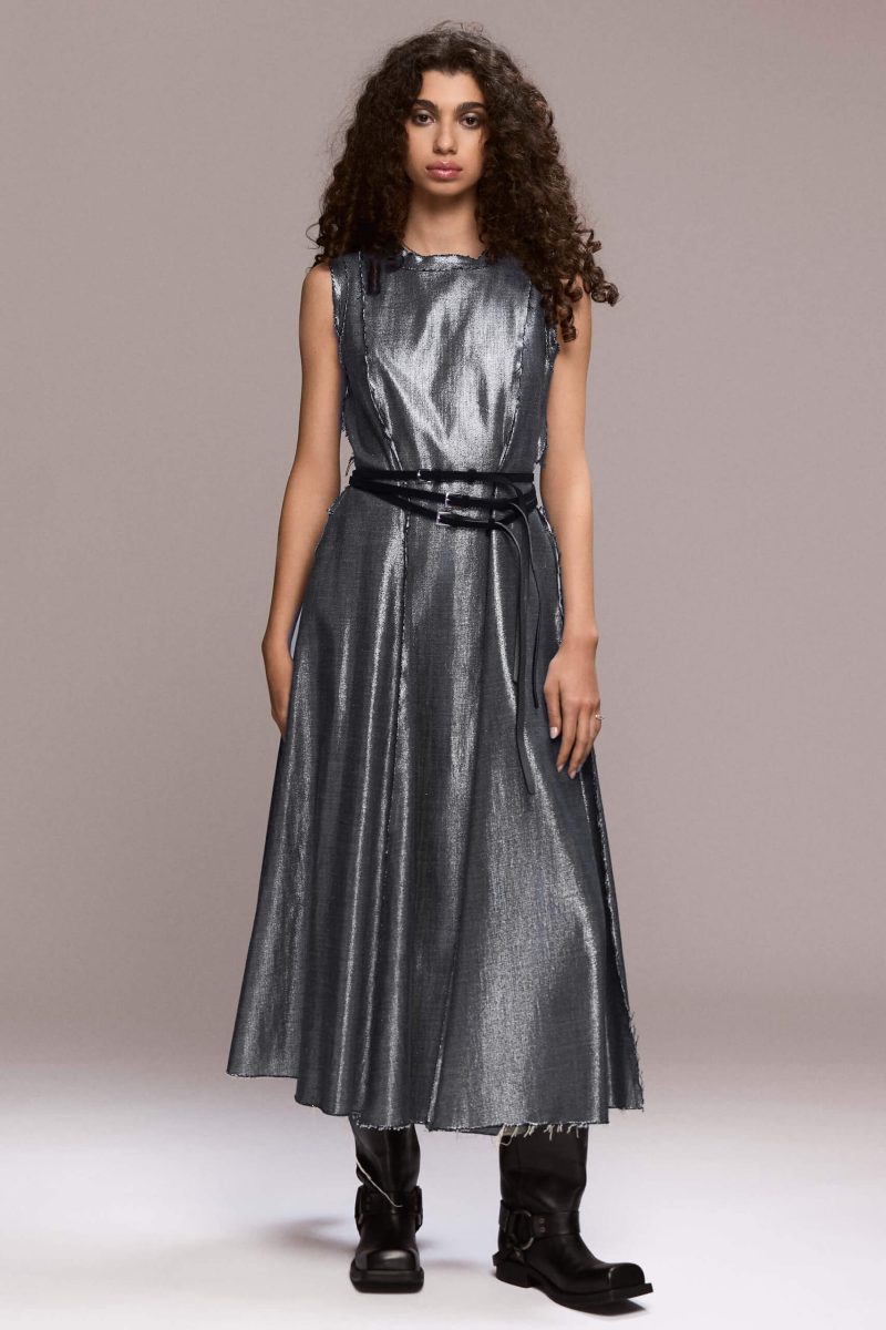 Make a statement in this striking metallic sleveless dress. With a round neckline and A-line silhouette, this dress catches the lingt with every movement. Due to its material and design, it is a versatile piece for a variety of occasions. Wear it with a contrasting belt or on its own.