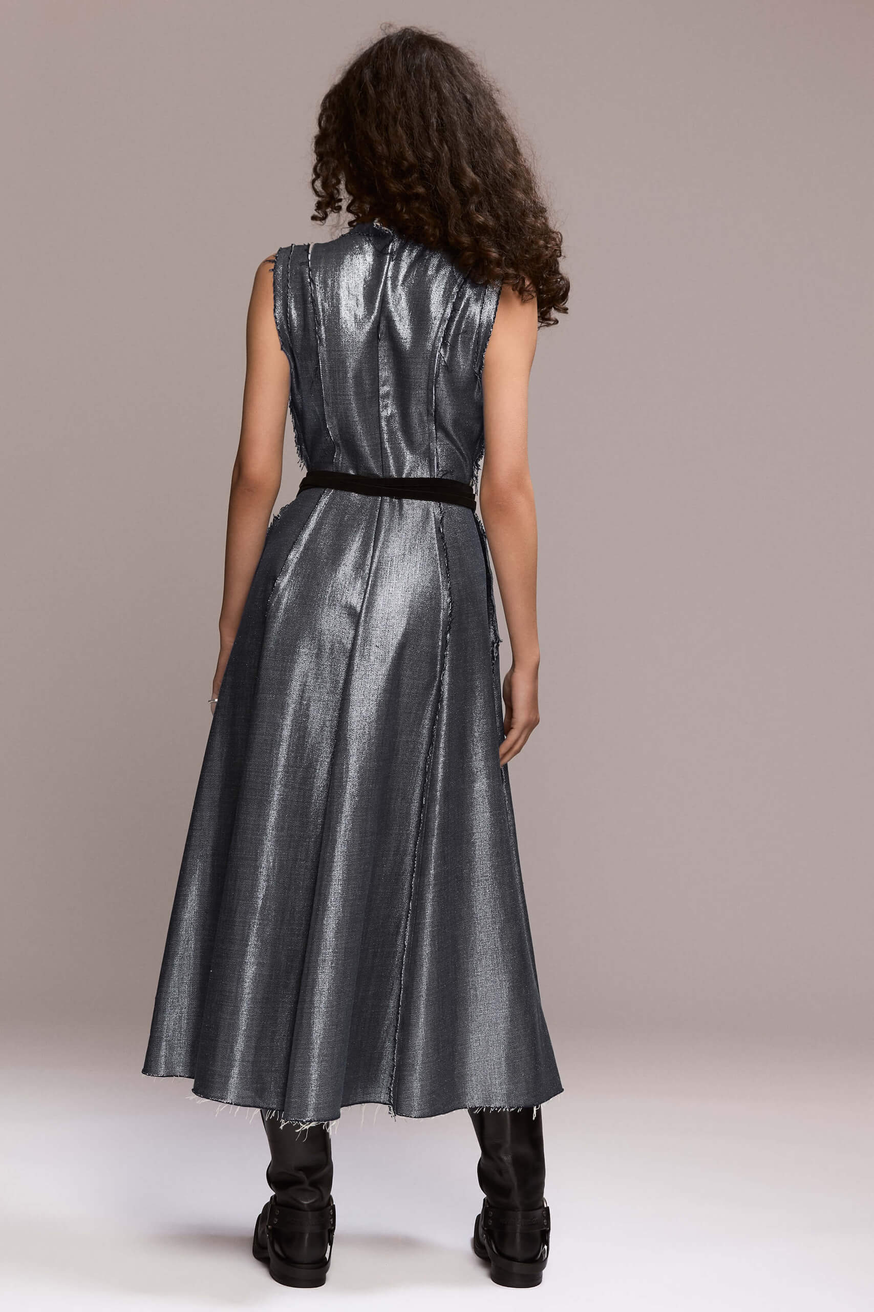 Make a statement in this striking metallic sleveless dress. With a round neckline and A-line silhouette, this dress catches the lingt with every movement. Due to its material and design, it is a versatile piece for a variety of occasions. Wear it with a contrasting belt or on its own.