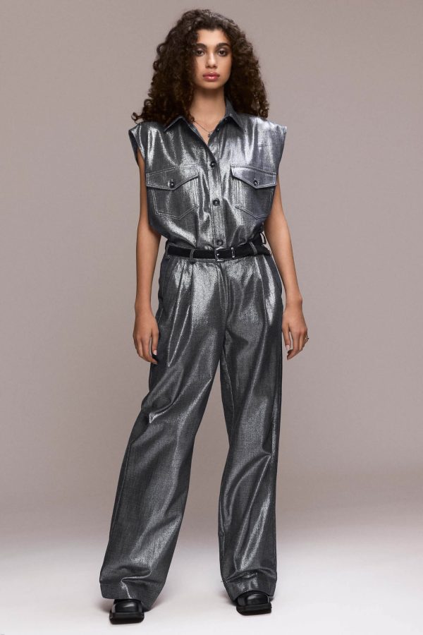 These metallic wide-leg trousers feature front pleats, which give them a comfortable and flowy fit. They are full length, with front pockets and one single back pocket on the right side. There is a fly front zipper closure. Wear them with our matching metallic sleeveless shirt for making a bold statement, at glamorous events or day dates.