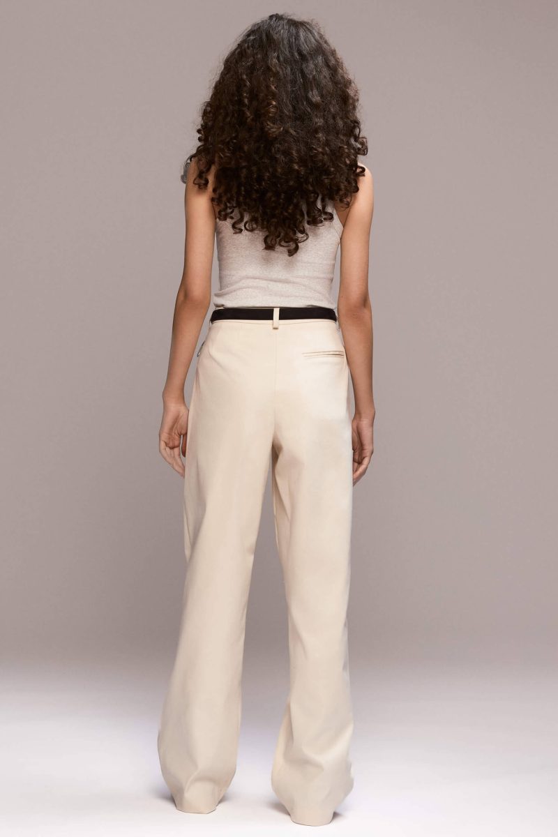 model is 1,78 and wears size 38