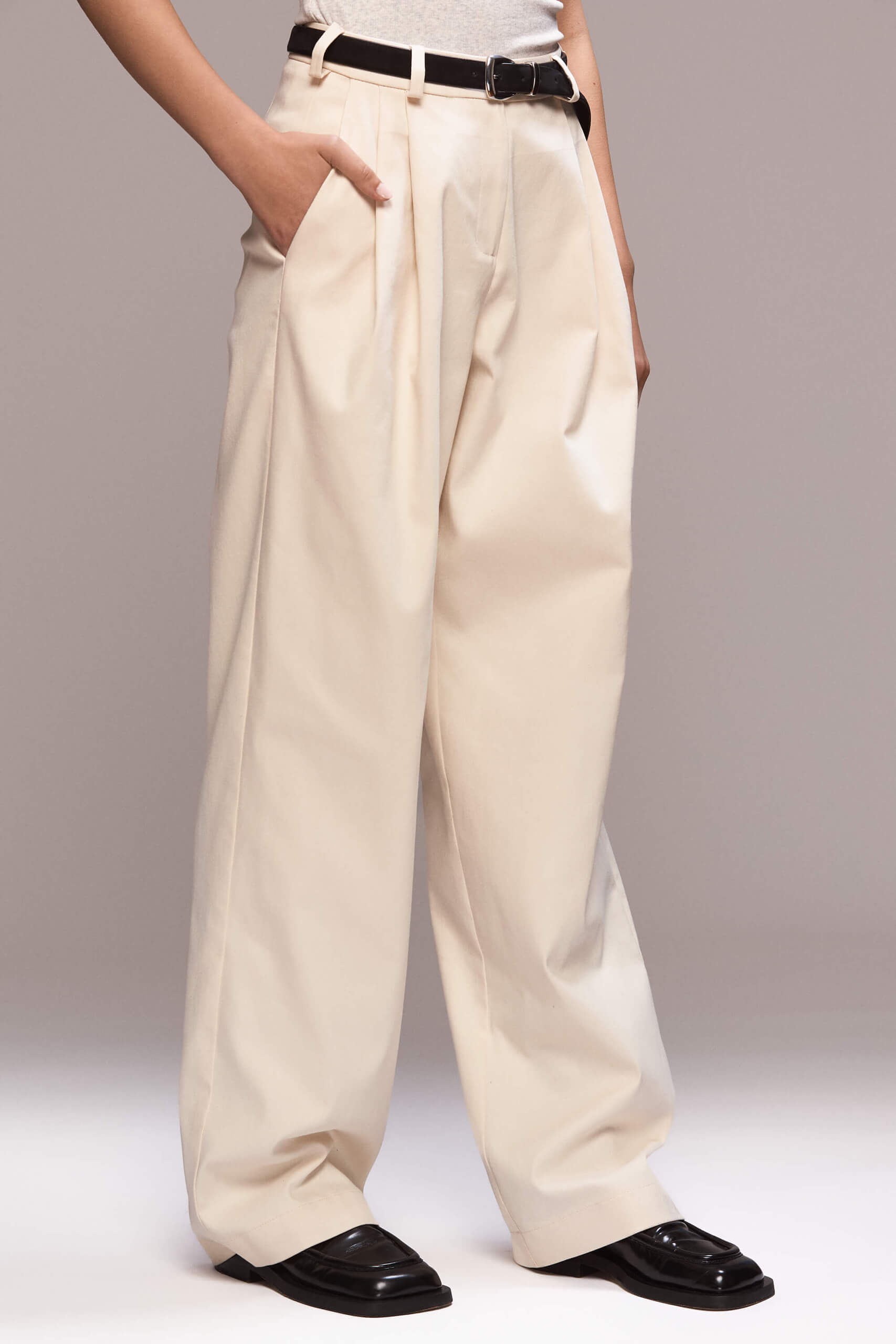 model is 1,78 and wears size 38