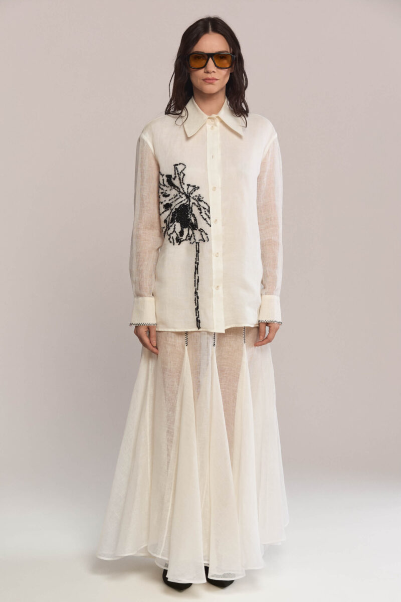 The maxi skirt with a loose, voluminous hem that combines a minimalist design with hand-stitched vertical details, adding a handcrafted touch. Perfect to pair with our matching shirts for a bold and sophisticated look.