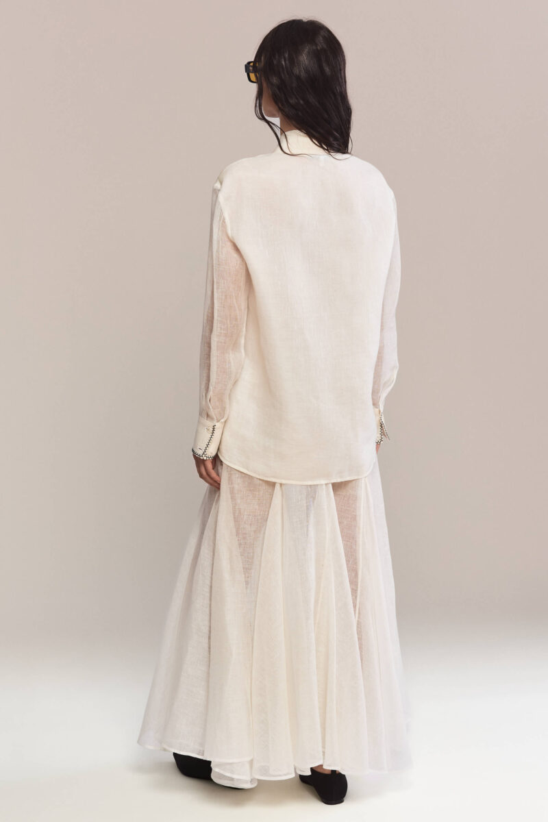 The maxi skirt with a loose, voluminous hem that combines a minimalist design with hand-stitched vertical details, adding a handcrafted touch. Perfect to pair with our matching shirts for a bold and sophisticated look.