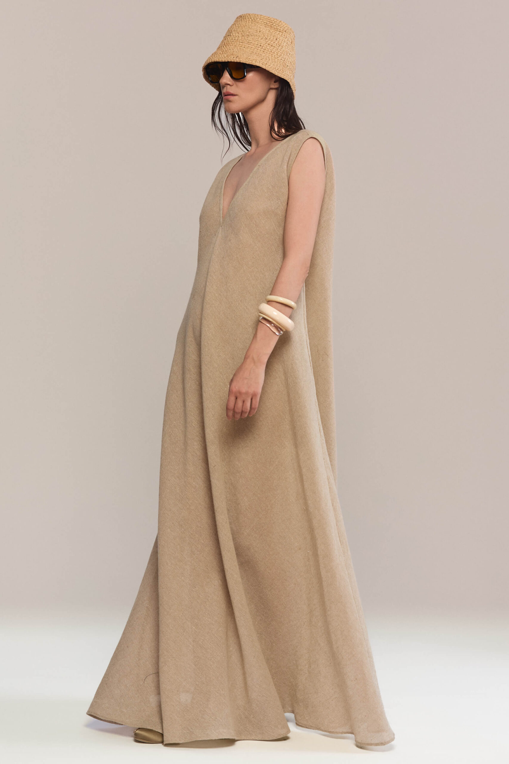 With a relaxed, floor-length cut that provides comfort and effortless elegance, this hemp dress is both versatile and chic, suitable for a variety of occasions for casual outings to more formal events.