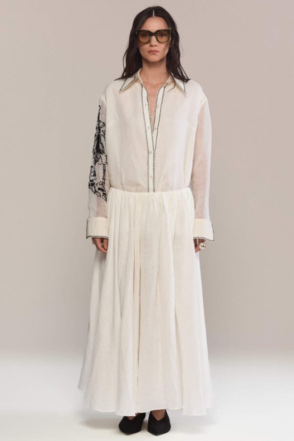 An A-line skirt with soft pleating that ensures beautiful movement with every step. Effortlessly chic and light, this skirt can be paired with the matching embroidered shirt for a complete look.