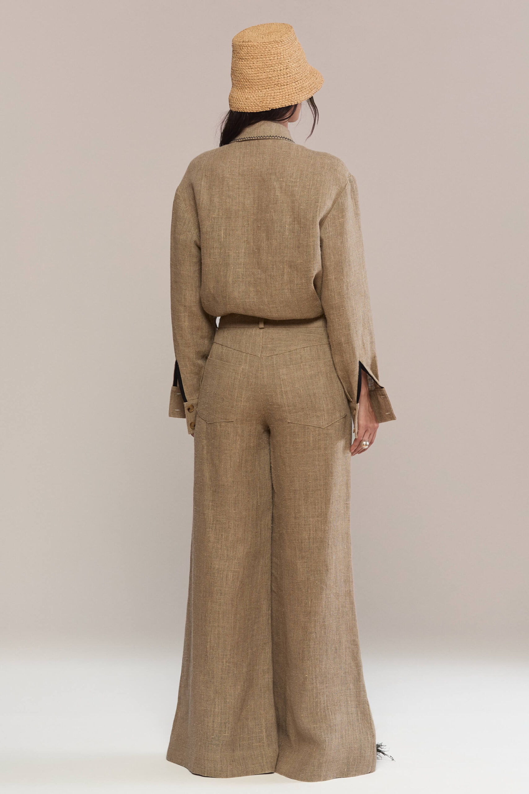 Wide-leg trousers crafted from natural hemp, defined by a relaxed silhouette and hand-embroidered leaf motifs, an understated expression of craftsmanship and natural elegance. Pair them with our matching shirt for effortlessly refined set.