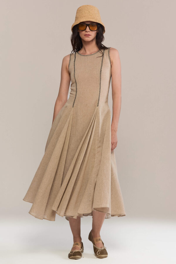 A clean A-line midi dress with hand-stitched vertical seams and pleated godets for graceful volume. Crafted from breathable natural hemp, it is perfect for warm weather or layering.